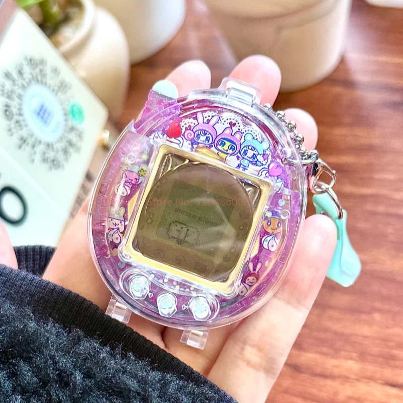 แทมาก็อตจิ คอนเนคชั่น เวอร์ชั่น คอลลาบอเรชั่น ซีรีส์ เมโซ ปิอโน่ ของแท้จากแบนได ของเล่นสัตว์เลี้ยงเสมือนจริง พร้อมฟังก์ชั่นเชื่อมต่อ ของขวัญ