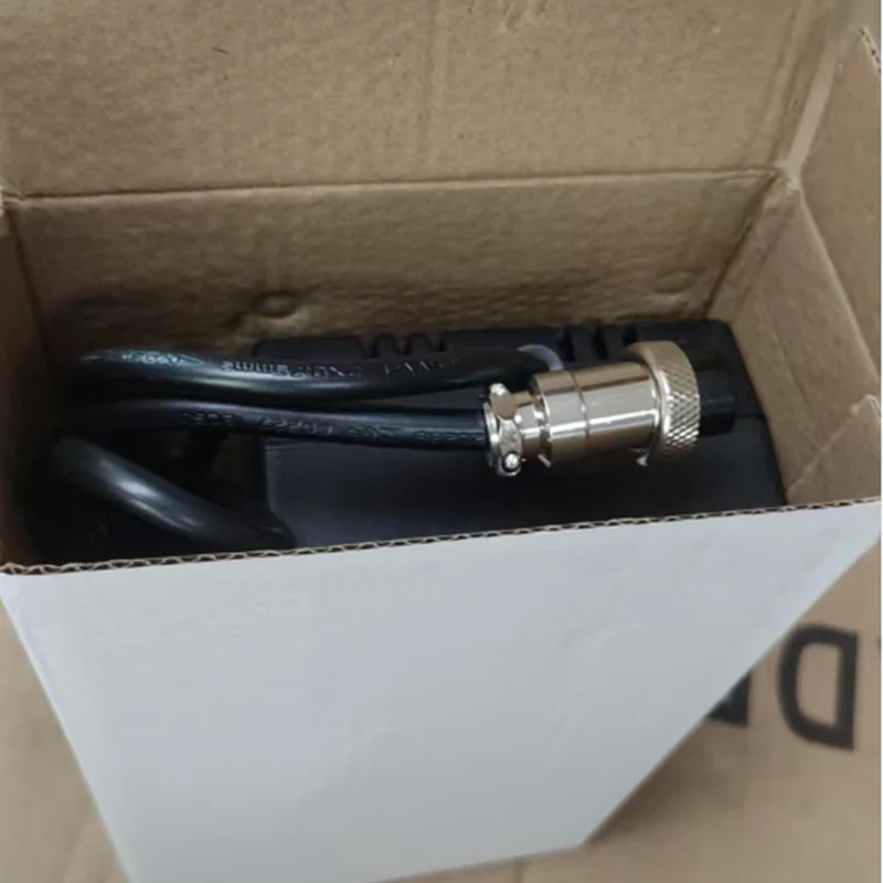 Nabíječka lithiových baterií DC67.2V 2A pro samovyvažovací skateboard a trakaře 60V 10AH 12AH s leteckým konektorem GX12 12mm - náhled 6