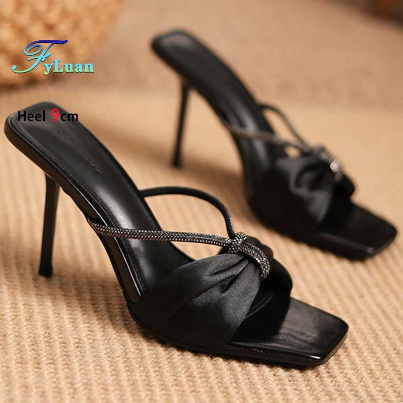 

Черные женские туфли на высоком каблуке 6 см 9 см. Тапочки на тонком каблуке. Шелковые женские туфли-лодочки с квадратным носком. Женские туфли-лодочки с ромбовидным бантом и узкой лентой.