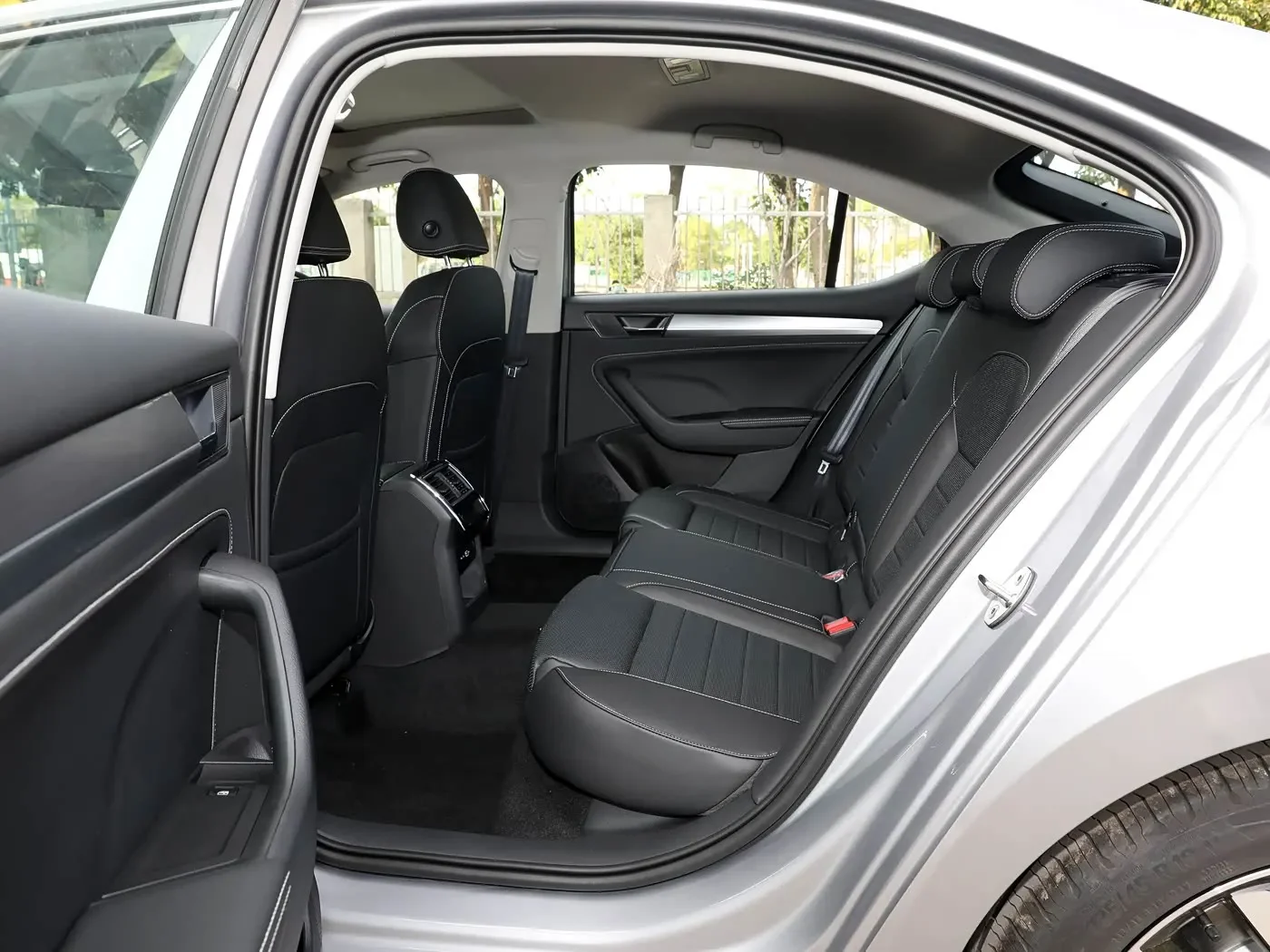 Spezieller Autositzbezug für Skoda Superb 2019 2020 2021 2022 2023 2024 2025 PU-Leder Sitzkissen-Schutz Autositzbezüge – Detail 3