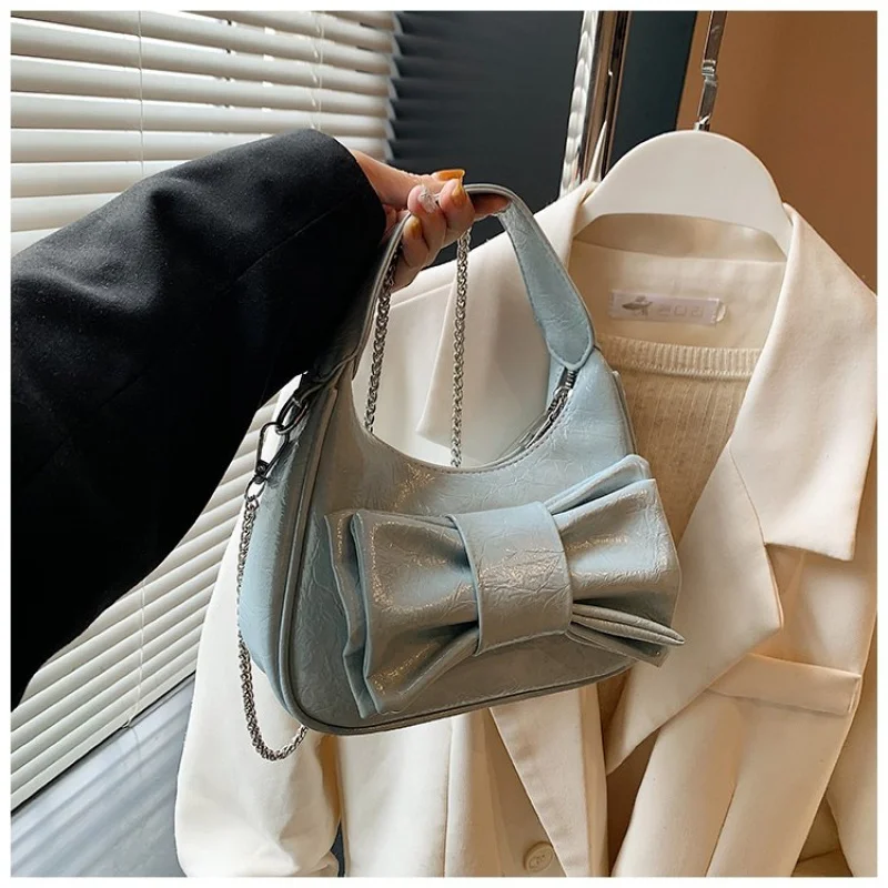 

Sophisticated Women Leather Handbag With Detachable Strap Convertible To Shoulder Bag Or Elegant Clutch