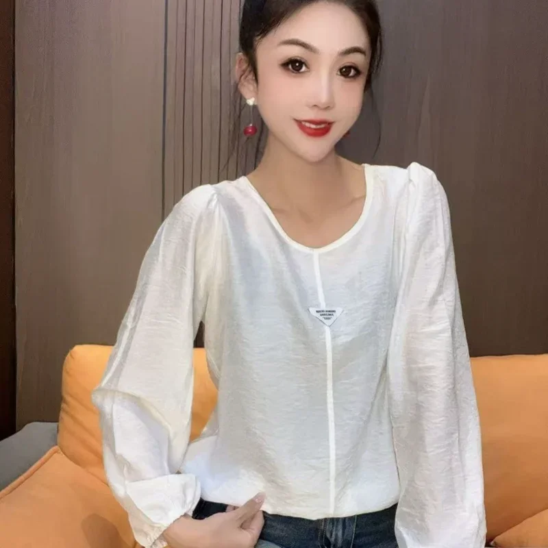 

2025 New Autumn Fashion Shirt Women's Long-sleeved Versatile Solid Color Round Neck Age-reducing Slimming Top