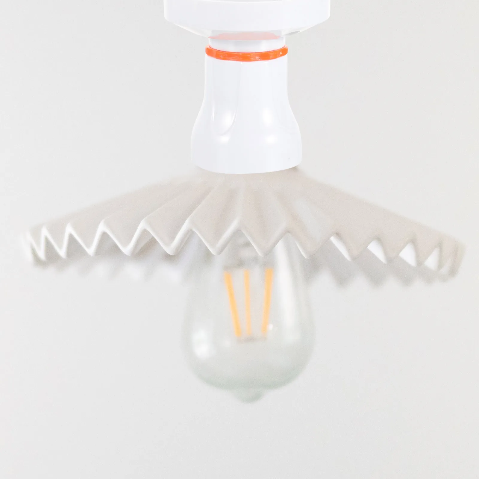 

2Pcs Light Socket Dual Use E27 B22 Base Temperature Resistant Lamp Holder Light Bulb Plug Lamp Base Socket Holders