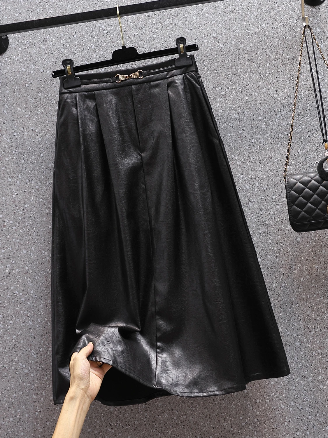 

Женская зимняя юбка из искусственной кожи с высокой талией, мягкая, струящаяся, облегающая, с вышивкой, повседневная, для офиса