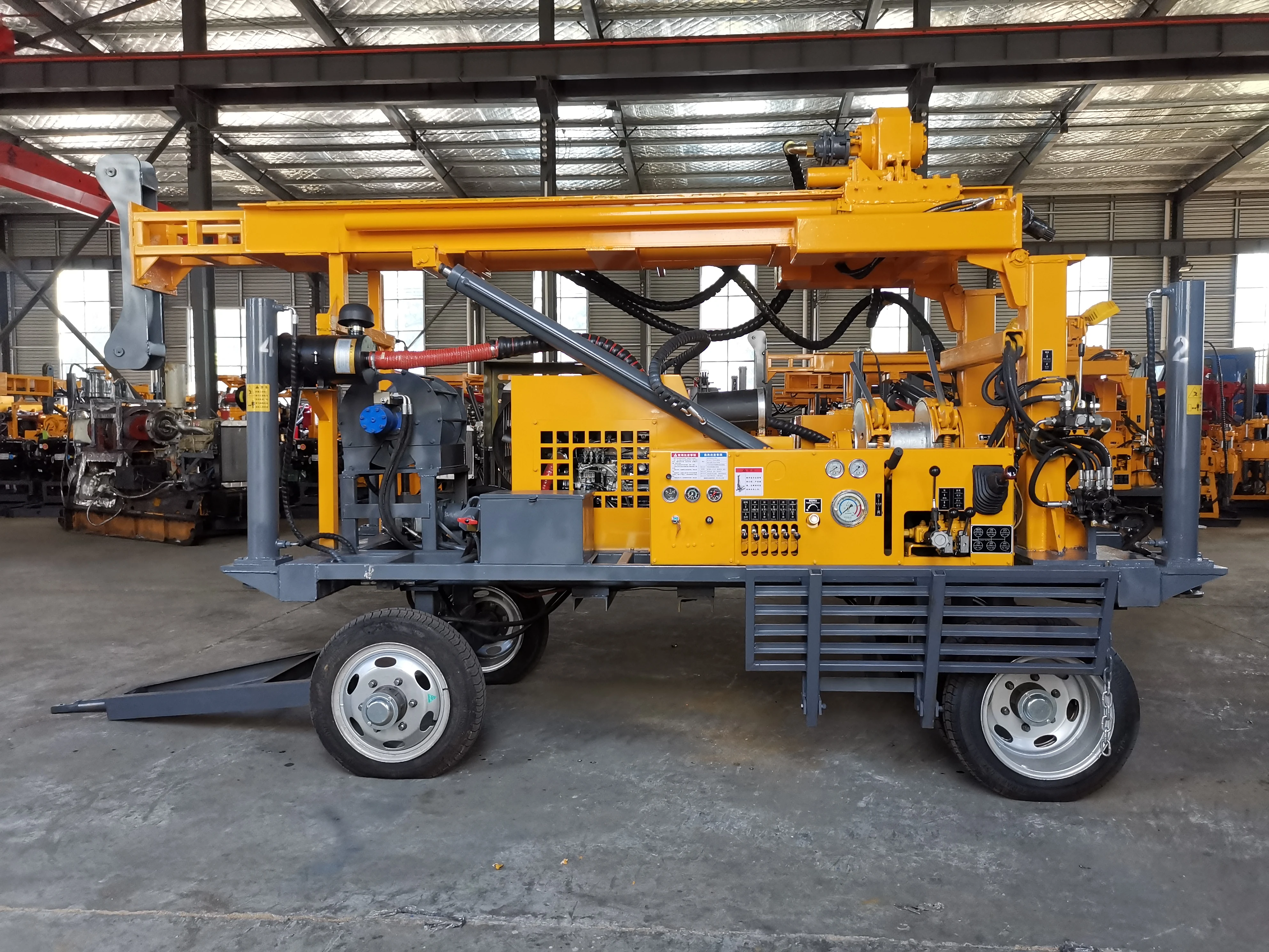 カスタマイズ可能な可搬式油圧式深井地質調査掘削リグ、回転式水井掘削リグJDL280クローラー掘削リグ