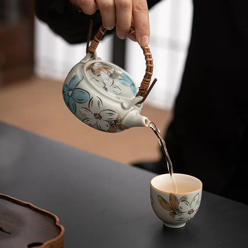 

Ice Gray Manhua Loop-Handled Household Teapot Single Vintage Teapot Kung Fu Tea Set Ceramic Filtering Pot Tea Infuser Tea Kettle