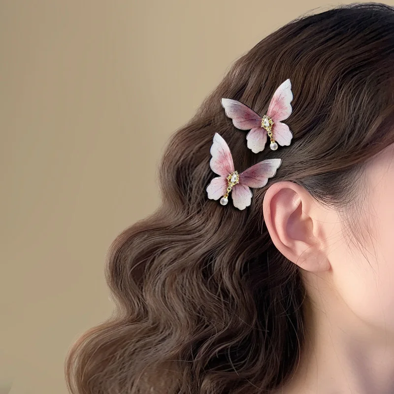 

Retro-Chic Butterfly Hair Clip Sweet and Cute Hair Accessory for Girls Niche Design Side Clip Acrylic Hairpiece