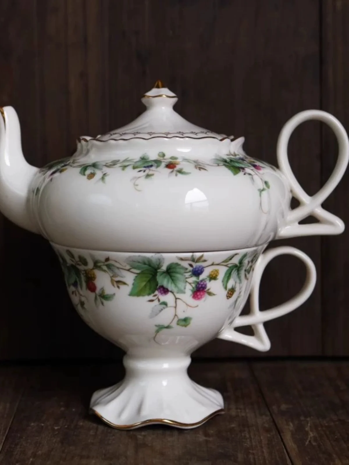 Export to Europe high-end one pot and one cup of French elegant berry flower teapot set