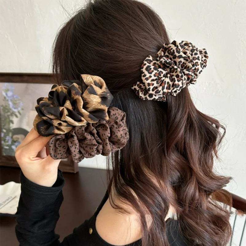 Retro Pleated Leopard Print Banana Clip for women Elegant Ponytail Clip Fashion Girls Back of The Head Hair Clip