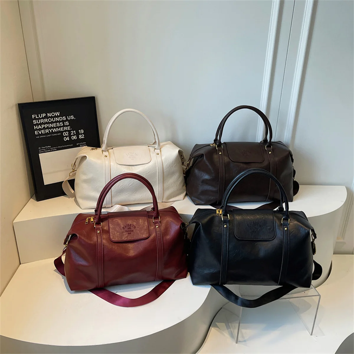 

Retro Patent Leather Glossy PU Large Capacity Crossbody Bag PU Zipper Adjustable Strap Shoulder Bag for Daily Commute