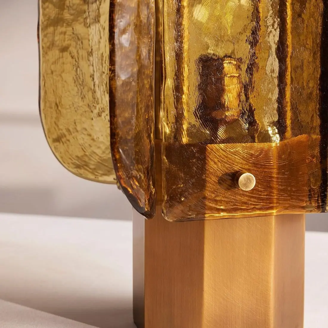 Lampu seni amber antik yang kreatif, pencahayaan ruang tamu kamar tidur samping tempat tidur, lampu meja hangat sederhana romantis untuk homestay.