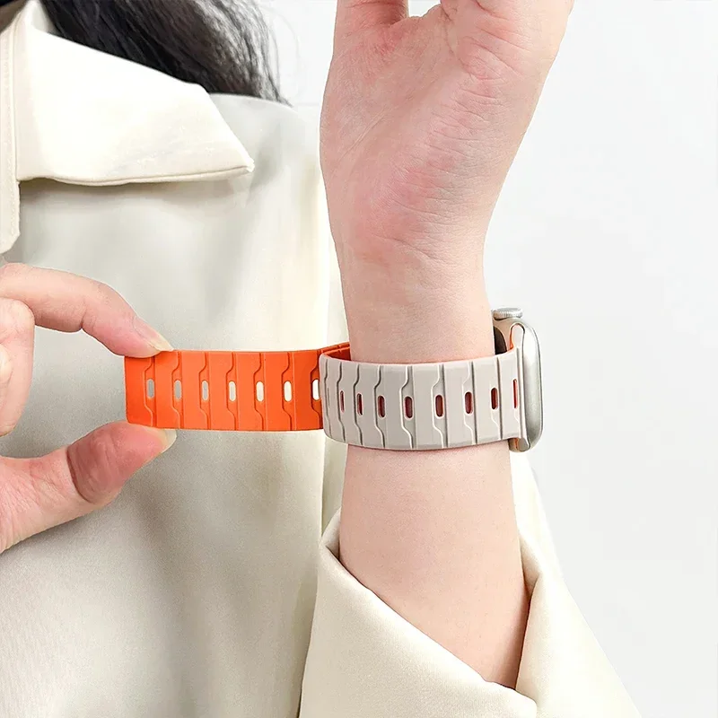 Magnetic Strap For Apple Watch Bands Ultra 2 49mm 45mm 44mm 46mm 42mm Belt Silicone Bracelet iWatch Series 11 10 8 7 6 5 4 9 SE