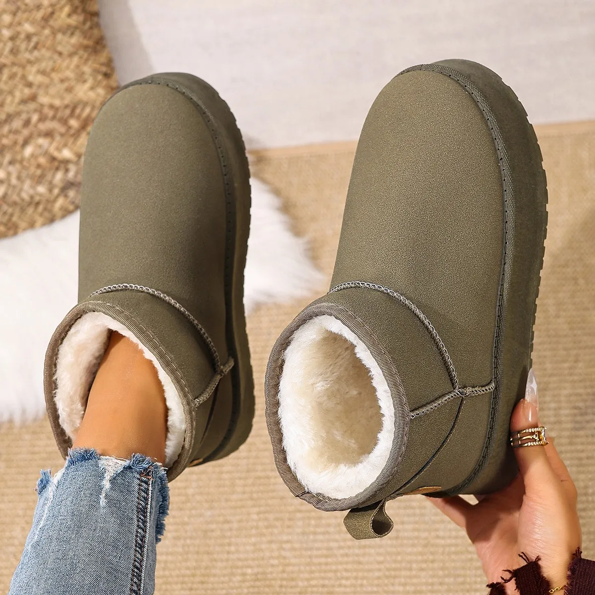 

Women Ankle Boots 2025 New Outdoor Platform Shoes Ladies Comfortable Warm Shoes Women Classic Thickened Fluff Snow Boots Women