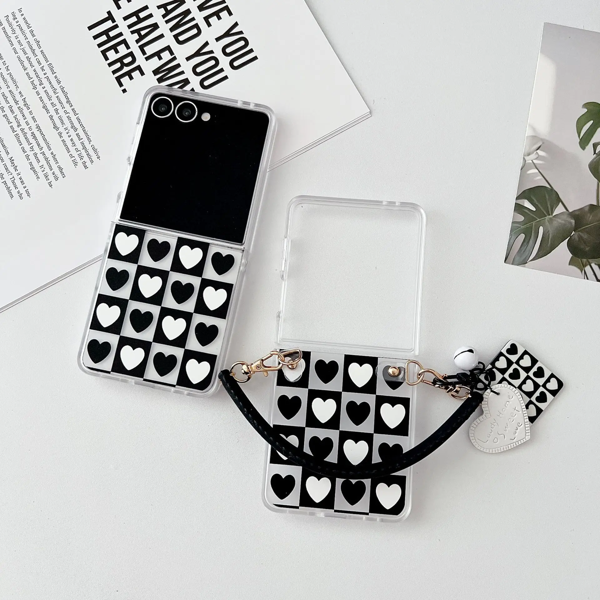 

Black White Heart Phone Case For Samsung Galaxy Z Flip 7 6 5 4 Protective Back Cover For ZFlip5 ZFlip6 ZFlip7 Case Shell