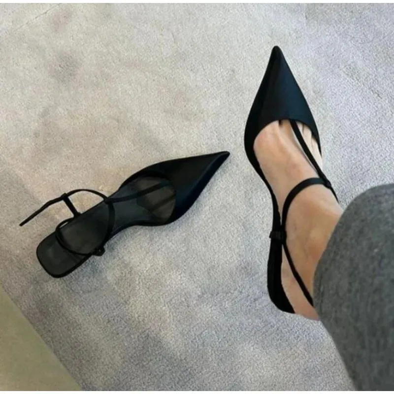 

Новая роскошная женская обувь, женские сандалии с закрытым носком, летние однотонные уличные повседневные пляжные сандалии на плоской подошве с полой пряжкой, большие размеры 43