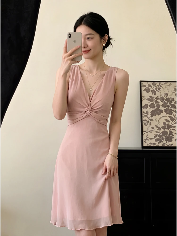 

Pink Knot V-Neck Chiffon Dress Women's Summer New Gentle Age-Defying Waist-Cinching Vest Dress CleanFit Style Knot Detail