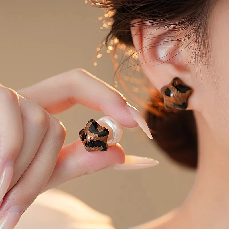 Brincos quadrados versáteis Joias elegantes para os ouvidos Minimalistas, modernos e refinados Brincos de inspiração luxuosa