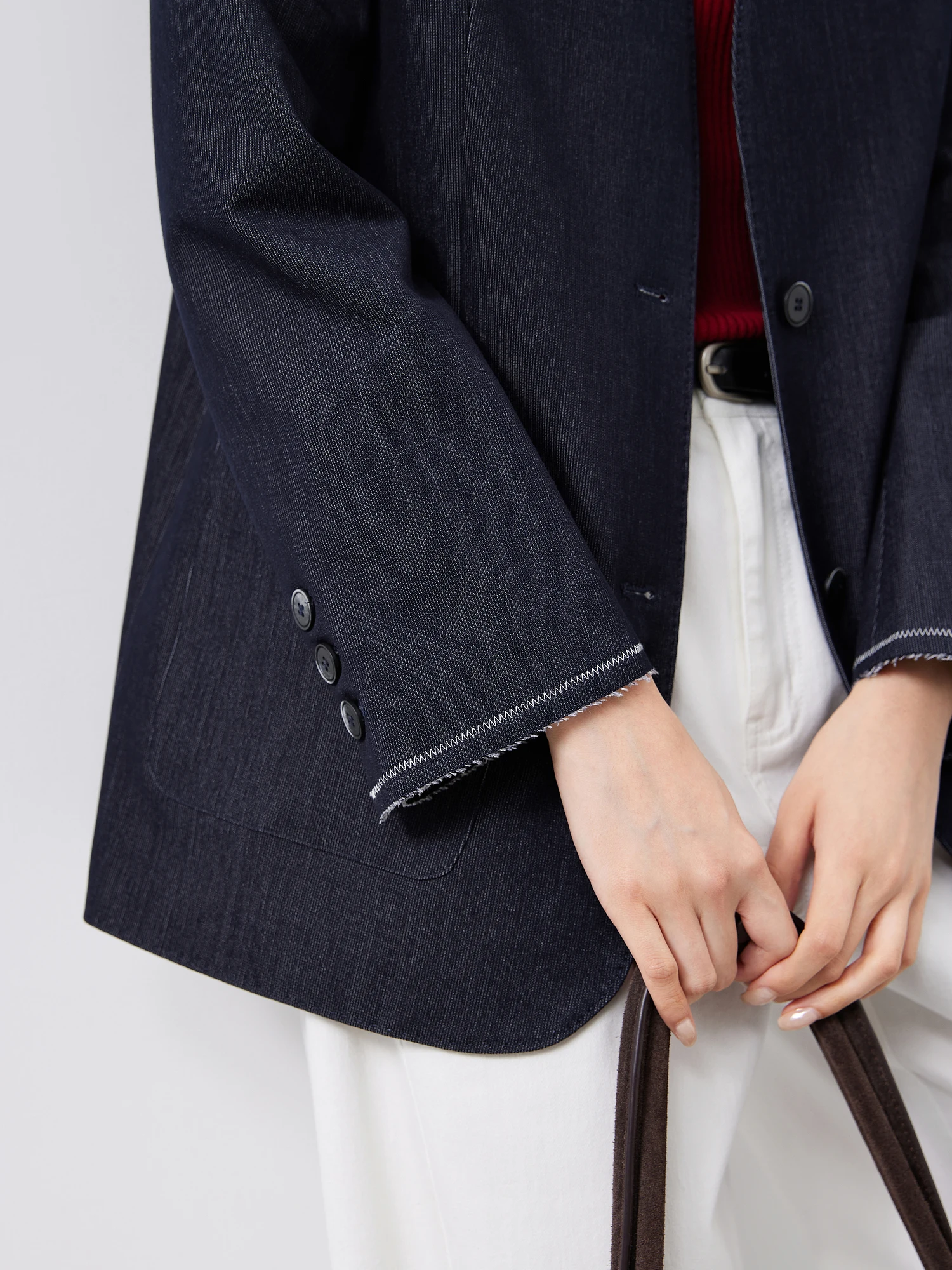 เสื้อสูททรงหลวม ปกสามเหลี่ยม ตกแต่งด้วยการเย็บแบบ Color Blo ชายเสื้อกว้าง ดีไซน์ V-Neck แขนยาว ผลิตจากเส้นใยโพลีเอสเตอร์ สำหรับผู้หญิง