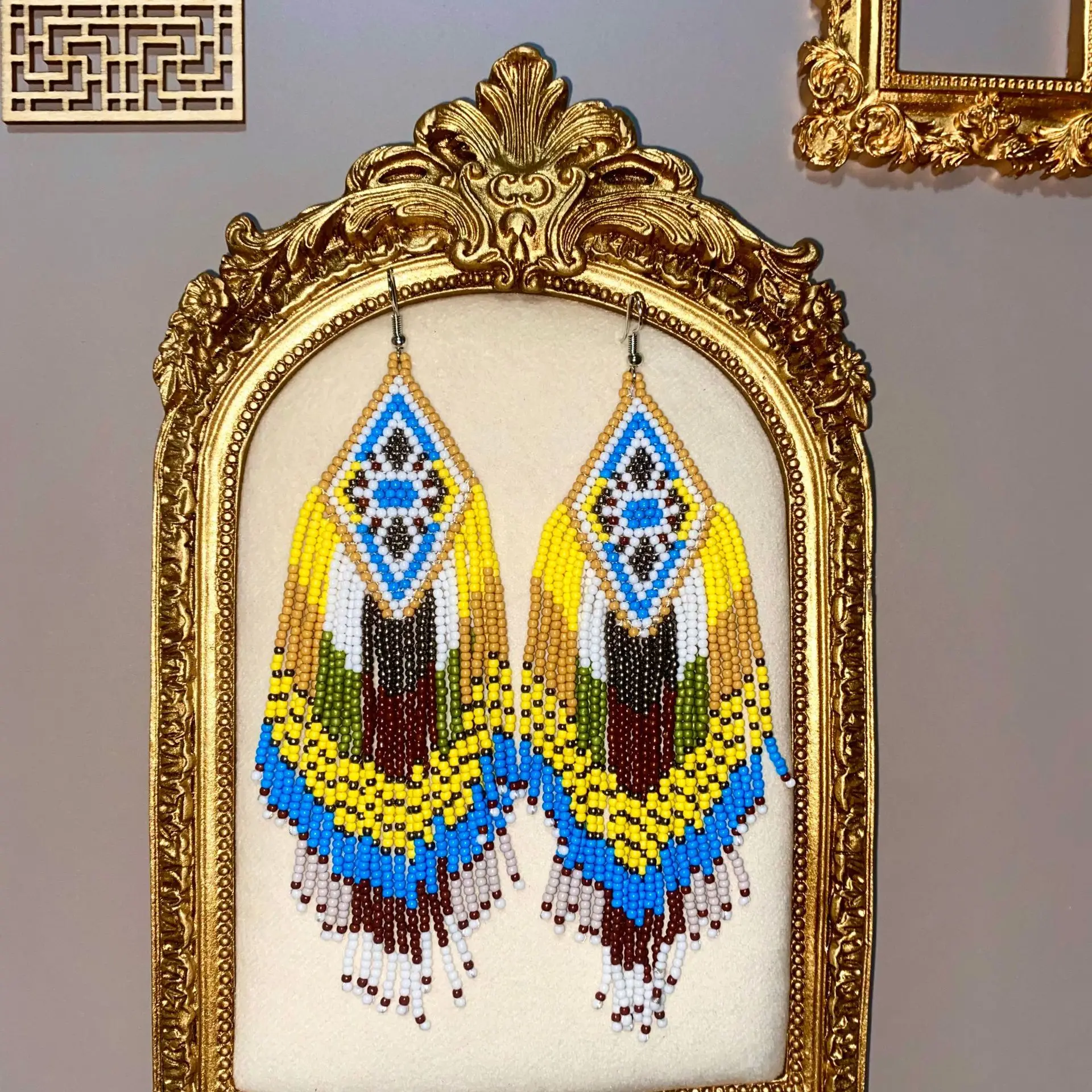 

ZGMXR Серьги из рисовых бусин Геометрия Оригинальный узор Богемия Градиент цвета Ручной работы Сплав Простые модные серьги из бисера с кисточками