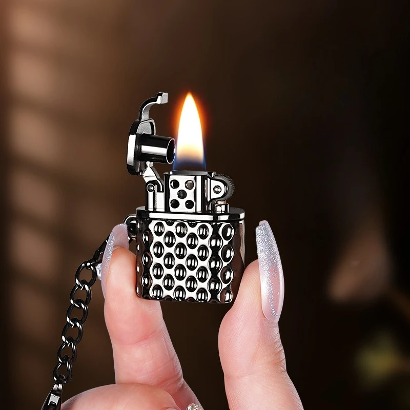 

Cute Mini Oil Lighter with Keychain Pendant Style Flint Grinding Wheel Lighters Smoking Women Men's Small Gift No Oil