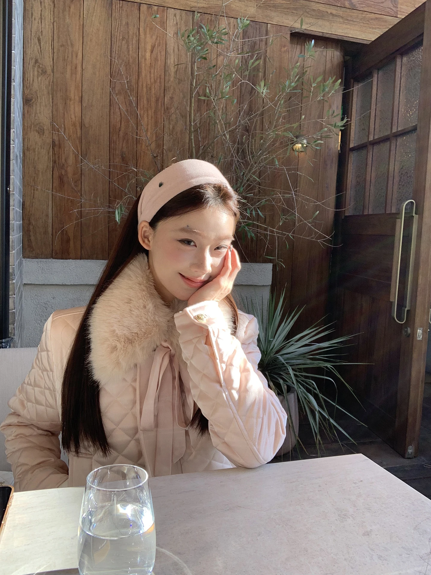 Lekka kurtka puchowa damska Sle Winter New 2025 różowa z futrzanym kołnierzem ciepła piękna zimowa odzież wierzchnia prosty krój długa