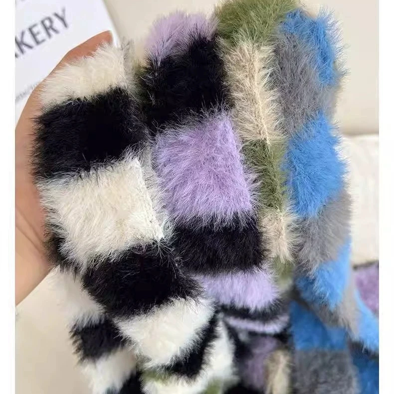 Herbst und Winter Stilvoller Schmaler Y2K Schwarz-Weiß Gestreifter Schal für Frauen Millennium-Stil Plüsch Farbverlauf Schal – Detail 2