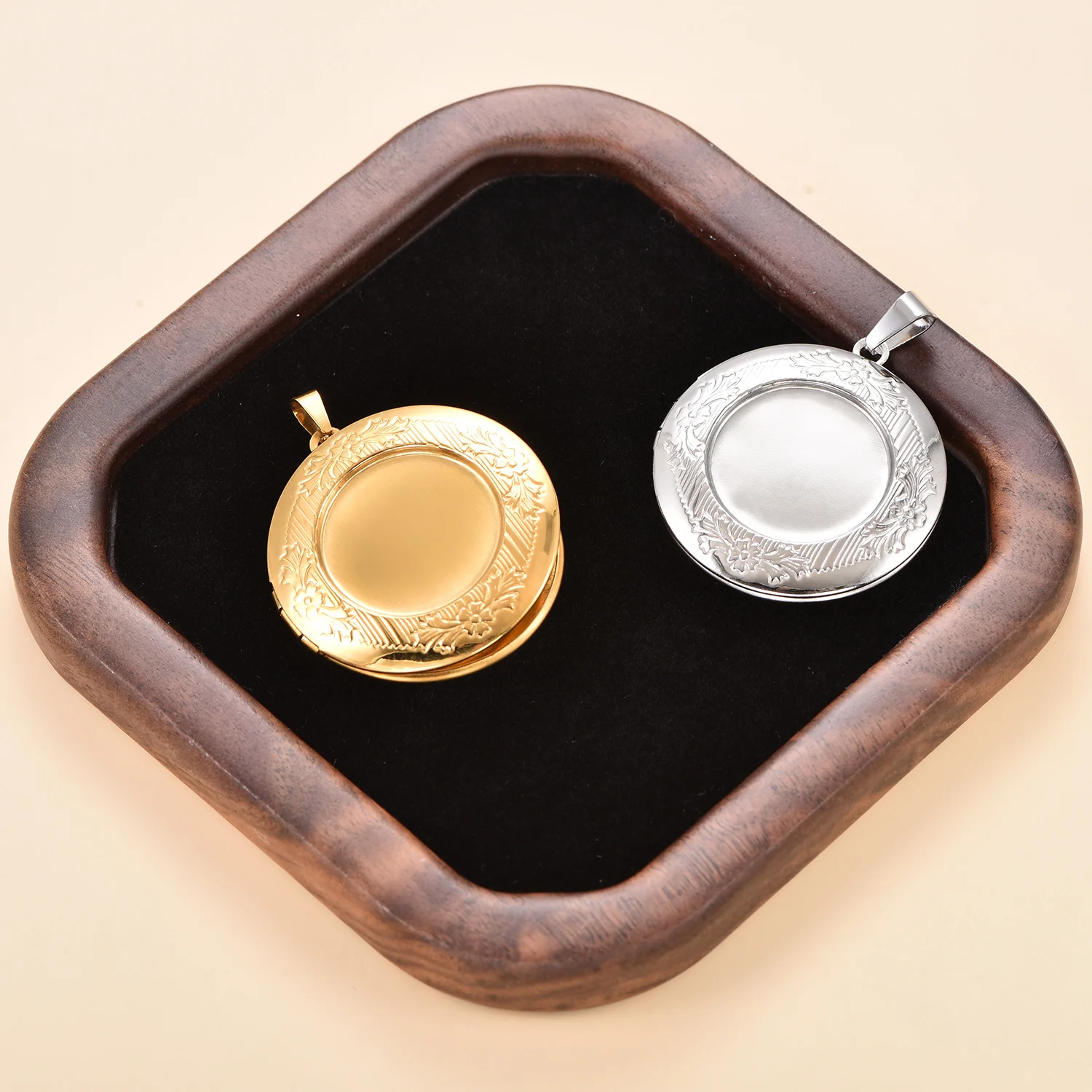 Runde Edelstahl-Foto-Halskette in Silber- und Goldfarbe, Vintage-Medaillon mit Öffnungsfunktion, Fotorahmen, Erinnerungsschmuck – Detail 4