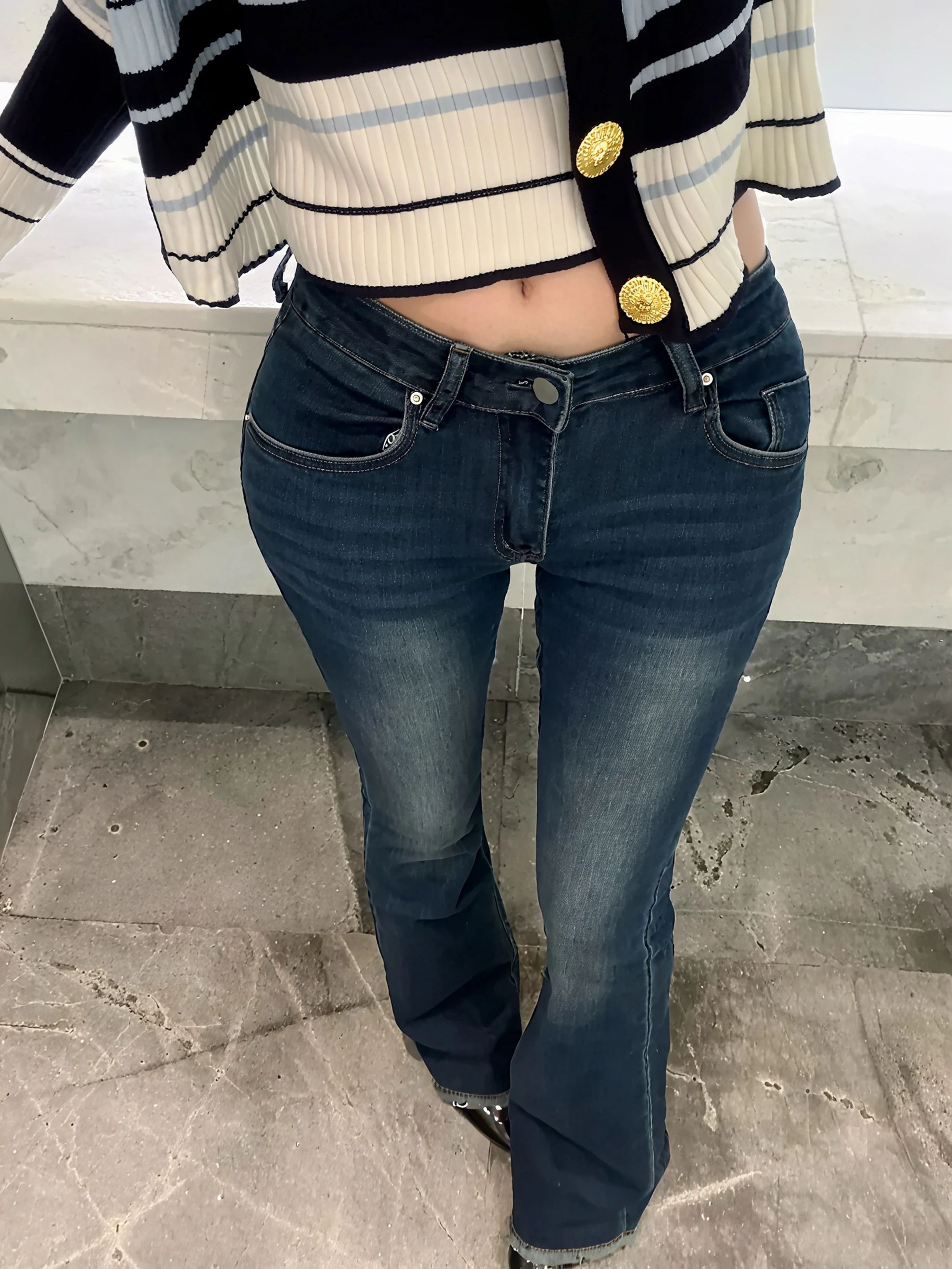 

Wu Low Waist Flared Jeans Women's Faion Spring 2026 Mid-Elastici Low Waist Bell Bot with Hip Padding