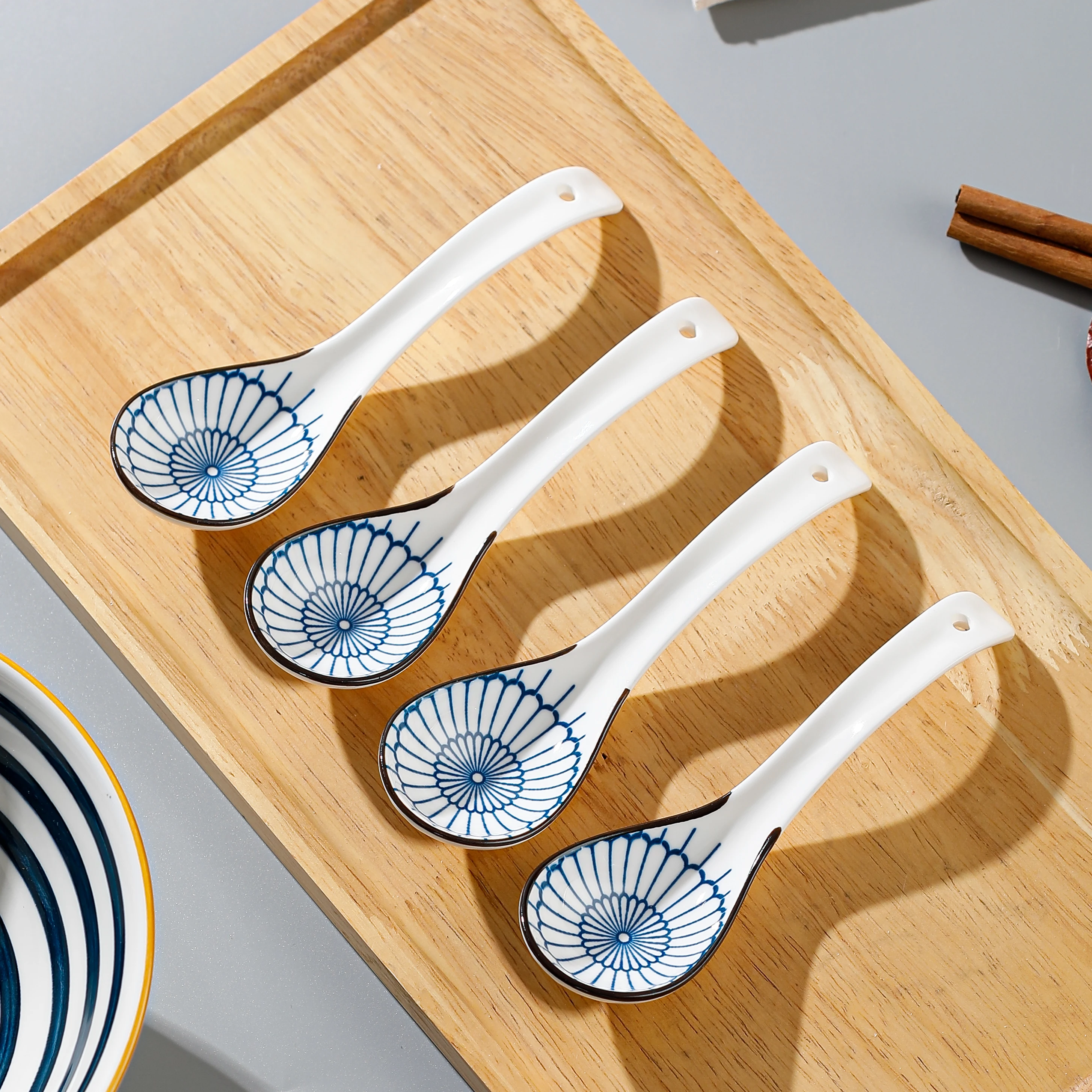 4Pcs Ceramic Soup Spoon Set Creative Printed Design Household Kitchen Ceramics Cutlery Set Japanese Style Ceramic Soup Spoon