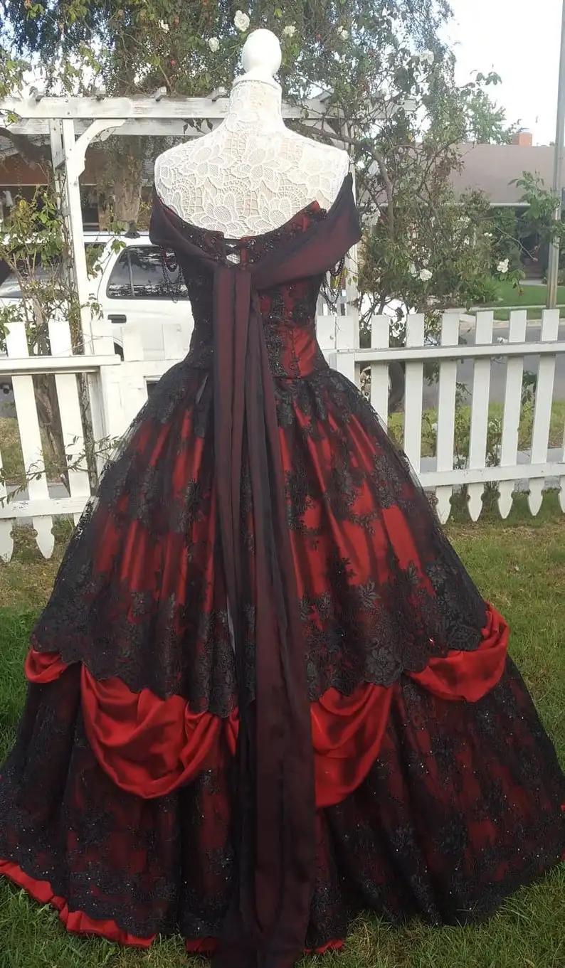 Gothic Belle Red Black Lace Wedding Gown Vintage Lace-up Corset Strapless Tiered Beauty Off Shoulder Plus Size Bridal Gown