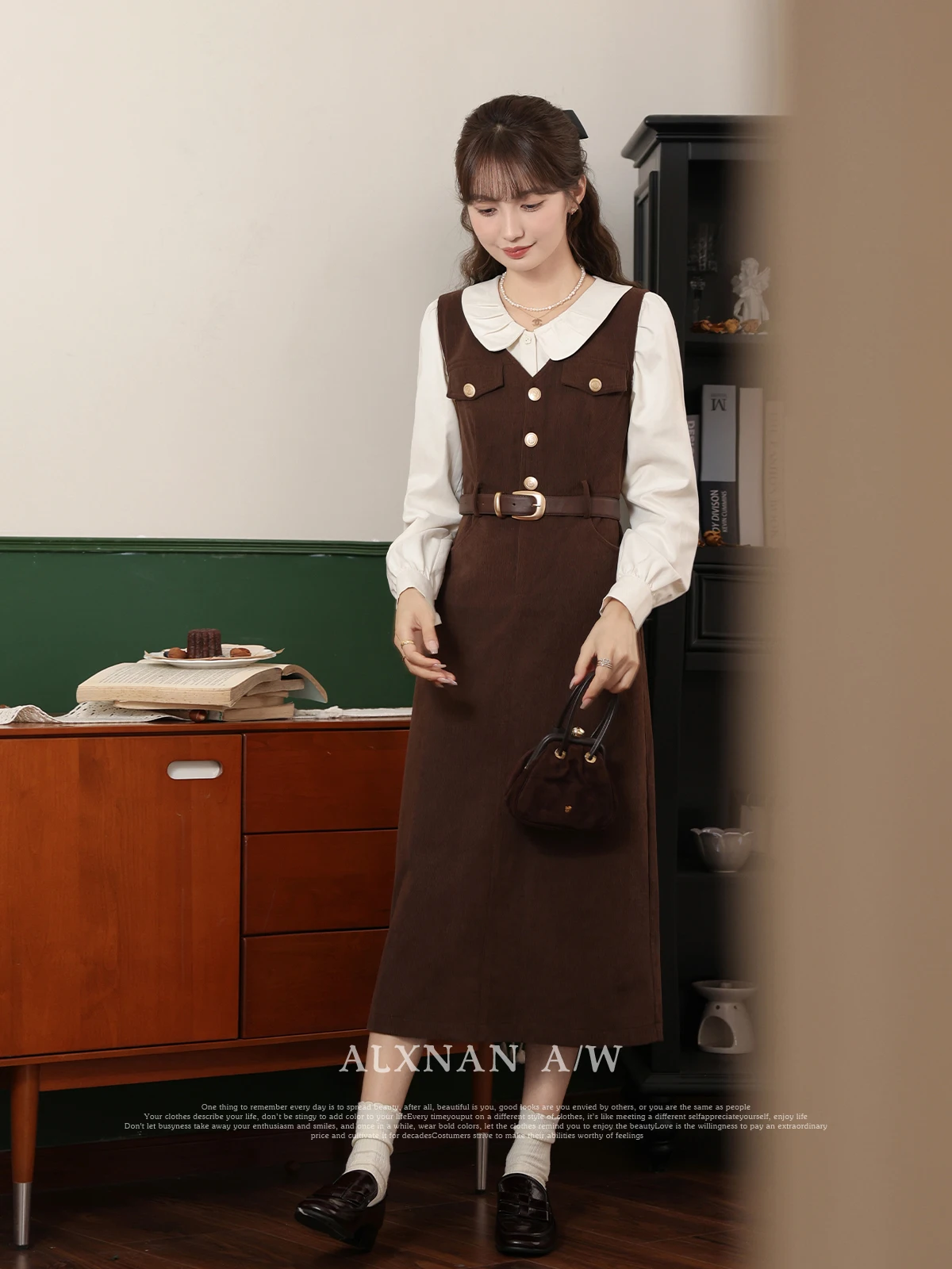 

ALXNAN Vintage Corduroy Camisole Dresses for Women 2024 Fall Winter French Square Collar Straight Office Lady Clothing LXN32558