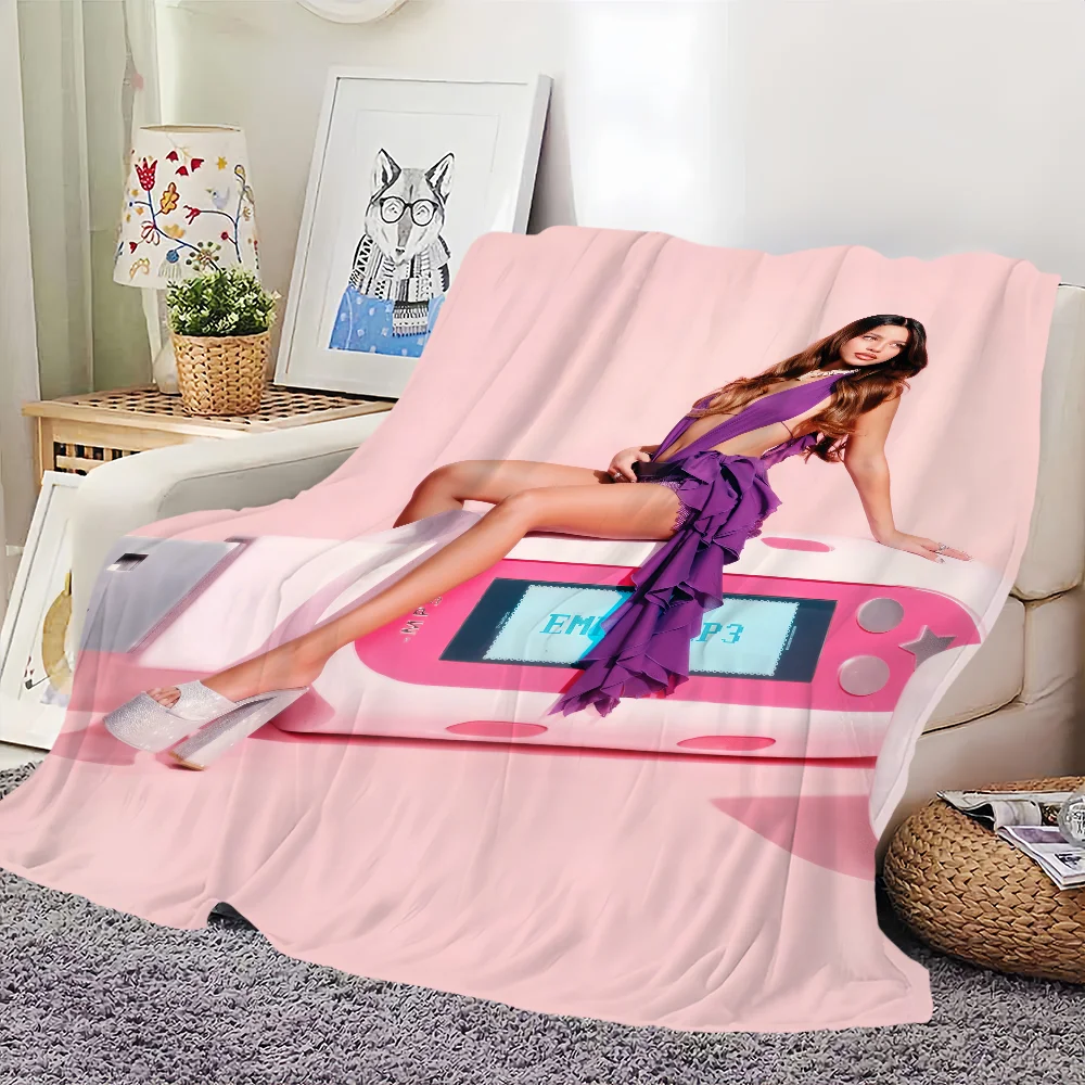 بطانية موسيقى Singer E-Emilia Mernes Mp3 صديقة للبشرة مريحة ودافئة ناعمة من القطيفة مناسبة للأريكة وغرفة المعيشة والمكتب وغرفة النوم