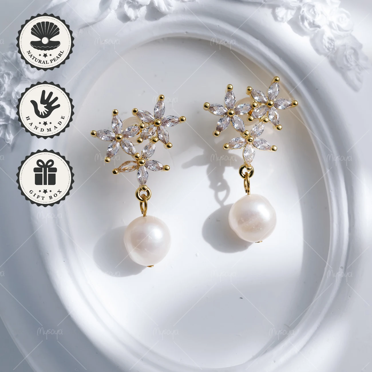 

Серьги-гвоздики MYSOYA с белым барочным жемчугом 8-9 мм и цветком из фианитов, золотистые, в подарочной коробке, подарок на день рождения, День святого Валентина