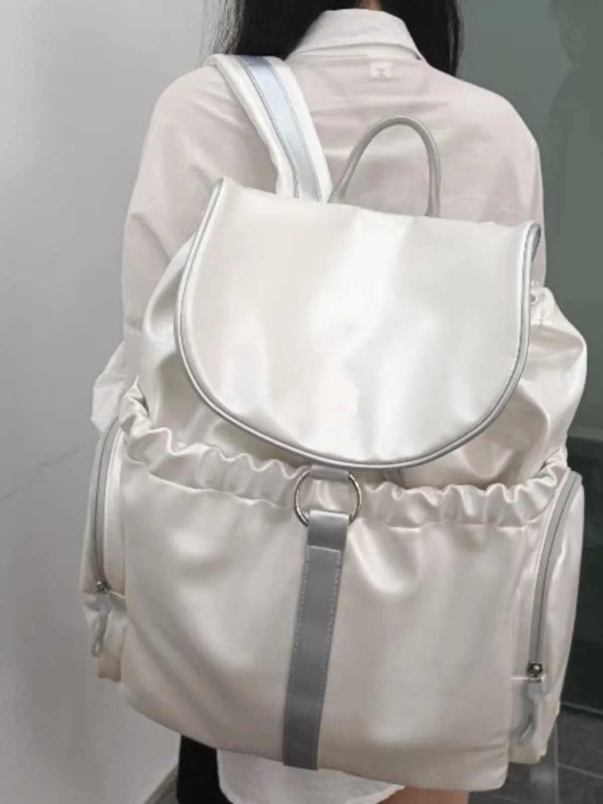 

New Fashionable Patent Leather Shiny Reflective Silver Backpack For Sports And Fitness Large Capacity Portable Women's Bag Trend