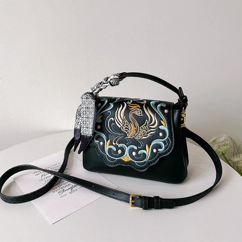 Kobiety etniczne narodowe Retro torby kwiatowe kobiece szaliki dekoracyjna torebka haftowana torba typu crossbody pani mała torba na ramię