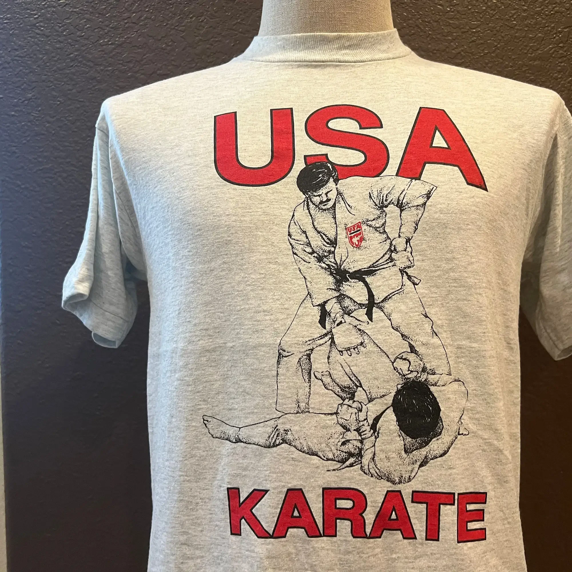 

Винтажная серая футболка 80-х годов США каратэ, размер M
