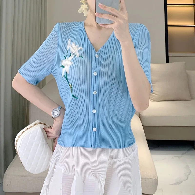 미야케 플리츠 셔츠 플로럴 프린트 가디건 블라우스 여성 2025 여름 모델 우아하고 다재다능한 V넥 반팔 캐주얼 티셔츠