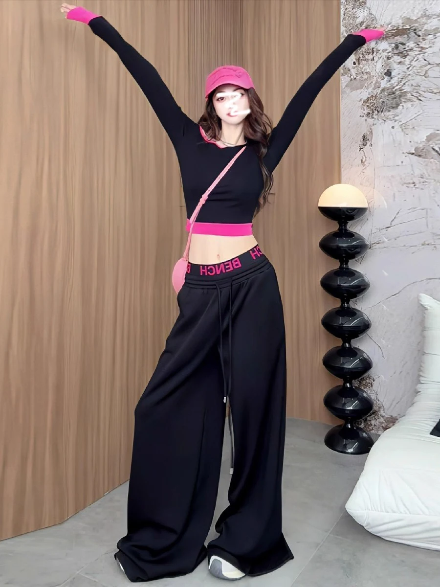 

Американский стиль: Новинка! Женский повседневный спортивный комплект из двух предметов: футболка с длинным рукавом в стиле колор-блок и брюки с высокой талией и буквенным принтом.