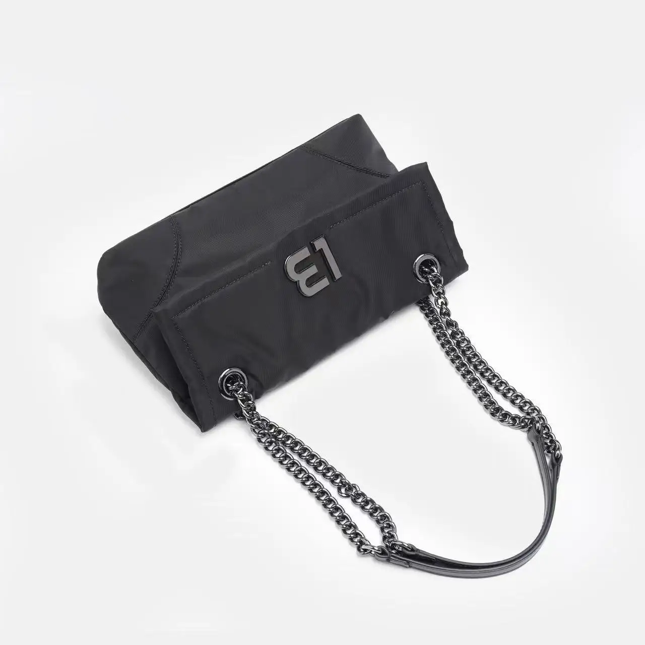 2024 classic light luxury black chain advanced practical buckle all-black square bag large capacity to store many items