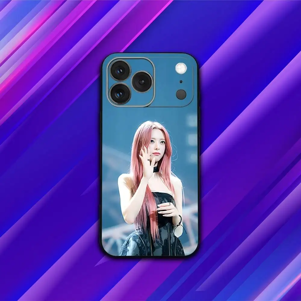 Casing HP Y-Yuna Girls Singer Untuk iPhone 17,16,15,14,13,12,11,Pro,Max,Plus,X,XS,SE4,E,Mini, Casing Hitam Lembut