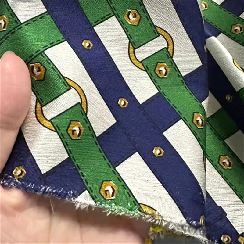 Classic Fashion Blue Green Chain High End Heavy Weight Silk Mulberry Silk Fabric High Quality Herringbone Pattern Dress Fabrics