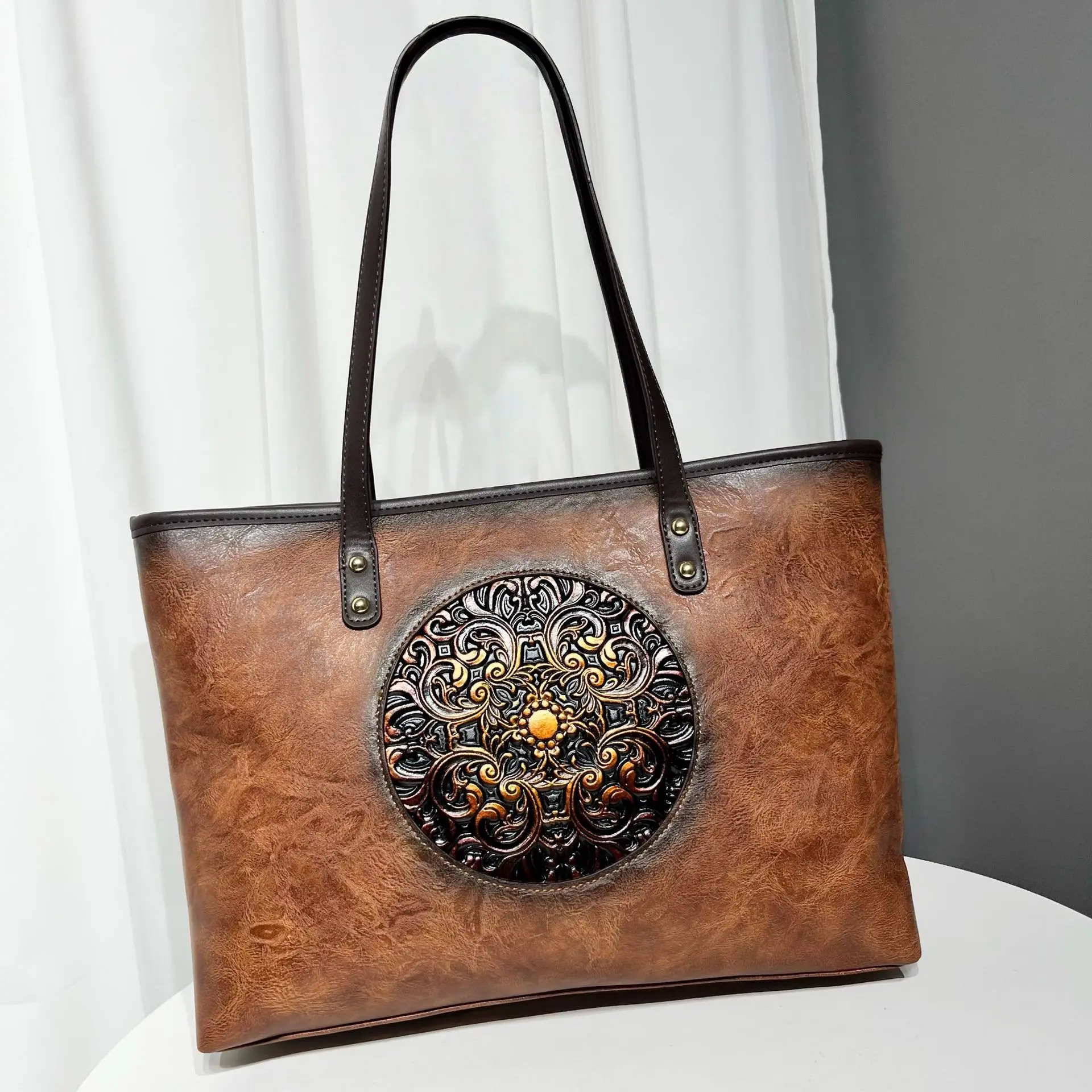

2025 Autumn Women Vintage Embossing Tote Bags Ethic Style Large Capacity Shoulder Bags Pu Leather Travel Commuting Handbags