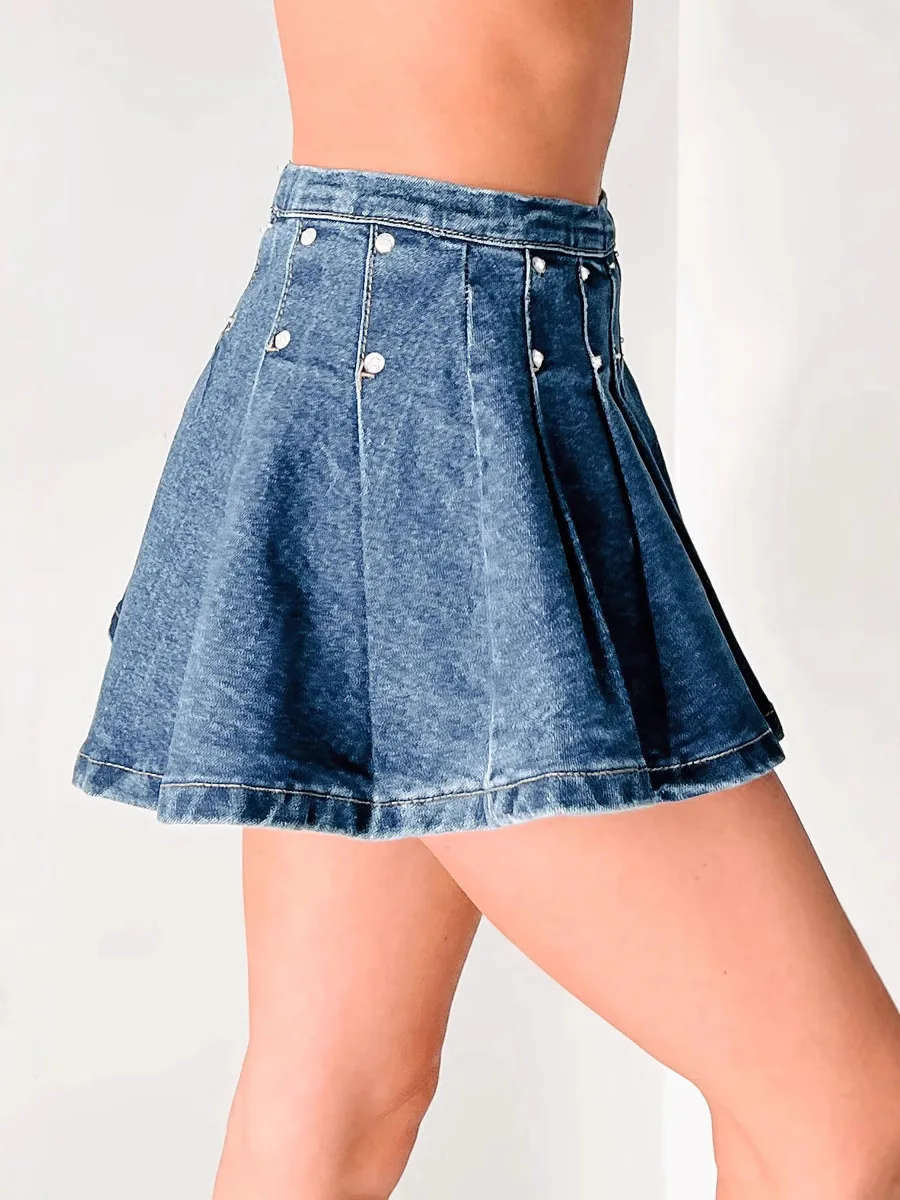 Minigonna in denim con borchie Y2K da donna, gonna a pieghe a trapezio stile americano 2025, gonna corta sexy in puro colore a vita alta