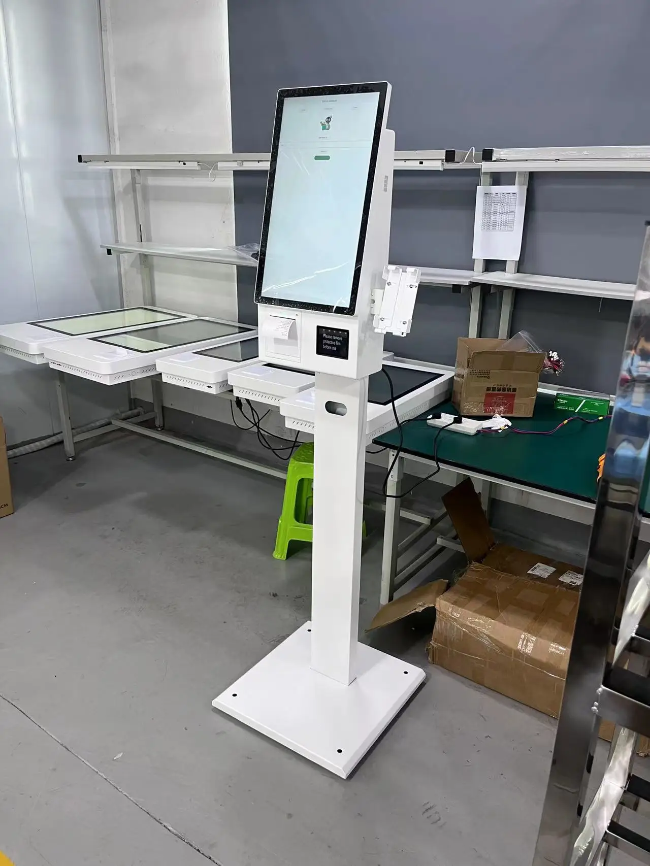 Restaurant Goederen Bestelkiosk voor Kassa 21.5/24/27/32 Inch Self-Service QR Code Betaling POS Machine voor Supermarkt