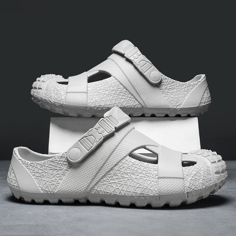 

Sum Clogs Sandals for Men New Outdoor Soft Botton Beach Slippers Anti-slip EVA Garden Shoes Fashion Hollow Hole Shoes Wholesale