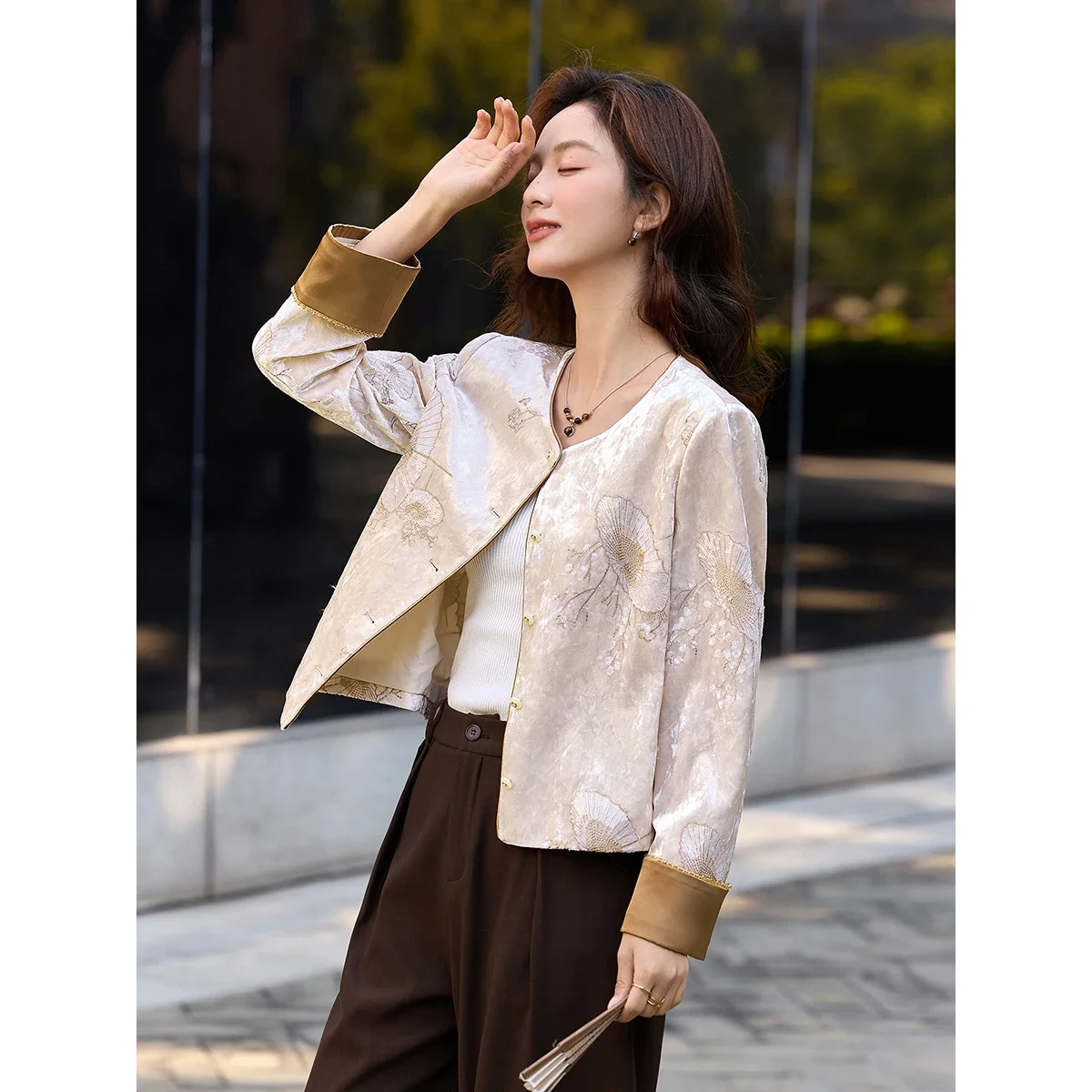 VIMLY Women's New Chinese Style Jacket 2026 Autumn Apricot Velvet Short Sequin Embroidery Contrast Color Outerwear Female A3683