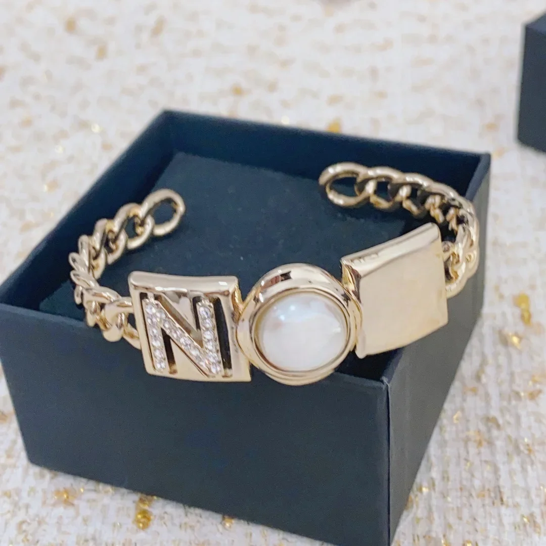 

Net red temperament light luxury high-grade retro classic bracelet