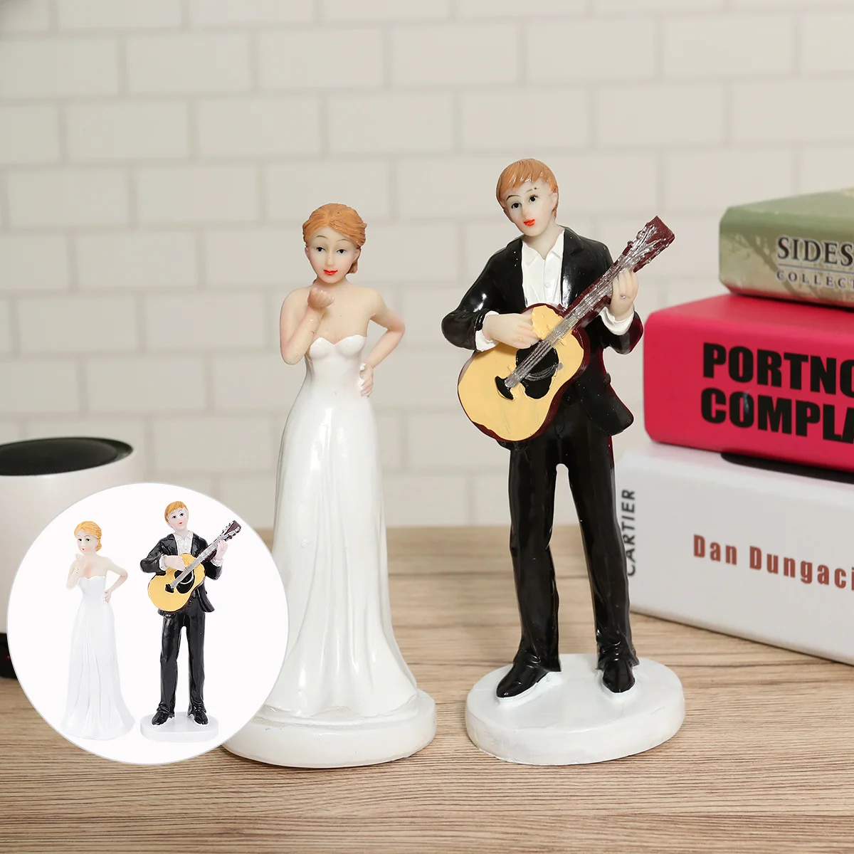 

Natural Resin Romantic Guitar Bride Groom Wedding Cake Topper Elegant Couple Sculpture Decor Wedding Gift Cake Topper Decor