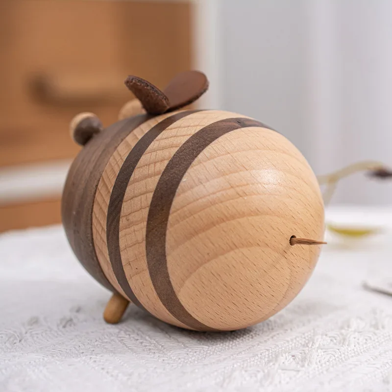 Bee Shape Toothpick Holder Cartoon Wooden Toothpick Dispenser Moisture-proof Toothpick Box Home Dining Room Decoration