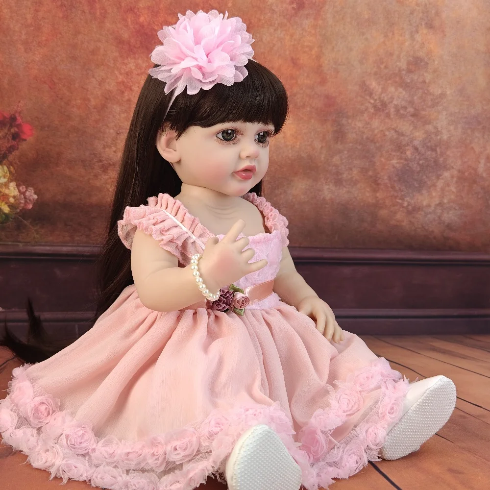 55cm 리본 베이비돌 (핑크 드레스) 22인치 리얼리스틱 풀 비닐 바디 긴 갈색 머리 친구 인형 어린이 놀이 친구 DIY 장난감